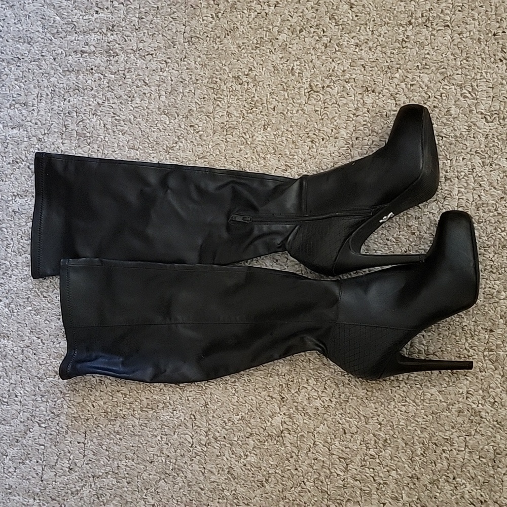 Jennifer Lopez Over-the-knee black faux leather boot - size 8